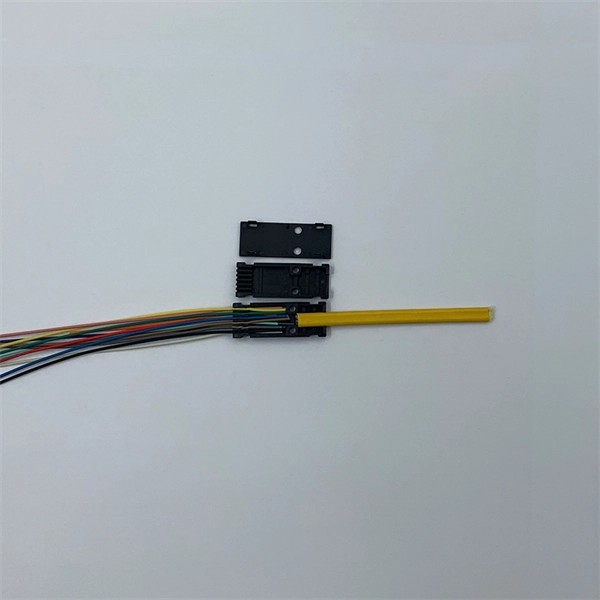 Method for fixing optical cables on small fiber optic reels