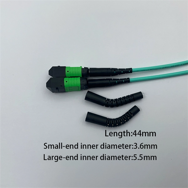 The optical module light on the aggregation switch is on